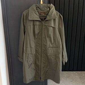 28. Stunning Cole Haan rain coat in Khaki green size XL